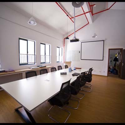 蘆葦畫室產(chǎn)品系列多多,課程豐富,它的教育理念豐富,備受學(xué)員喜愛