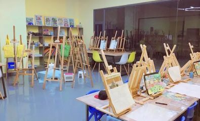 文藝界大咖造訪通海星羽繪畫館 零距離接觸藝術(shù)之夢(mèng)